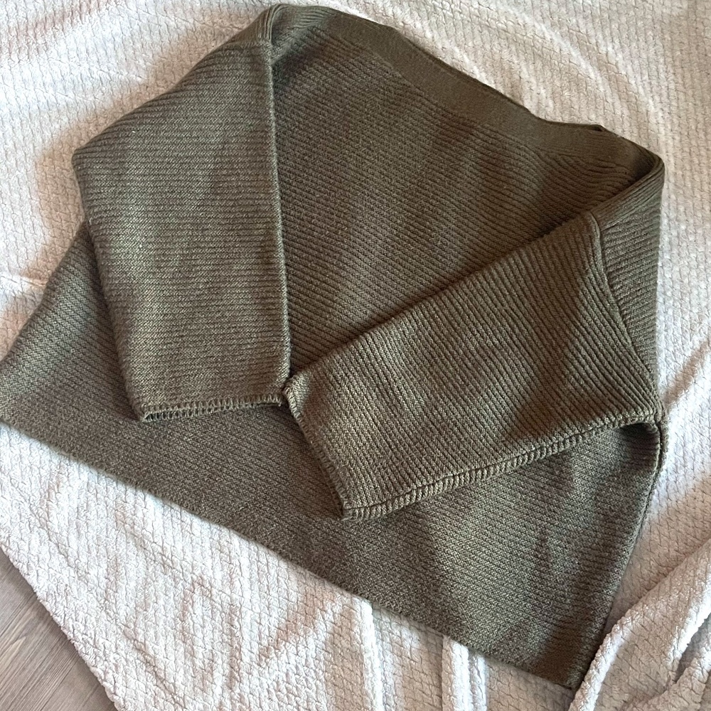 Like new Lou& Grey cozy sweater Size XL
